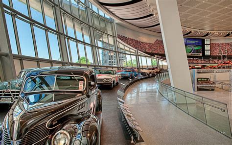 city that hosts the nascar hall of fame